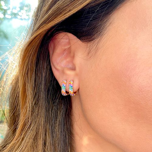 Brinco zirconia vermelha zirconia azul escuro nano turquesa argola em u