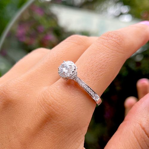 Anel zirconia branca solitário cravejado redondinho aro22