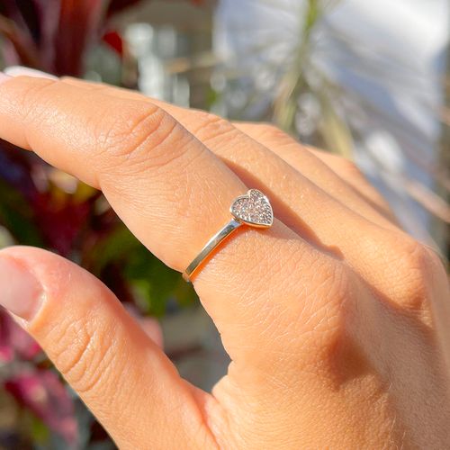 Anel zirconia branca coração cravejado (promoção 50%) aro22