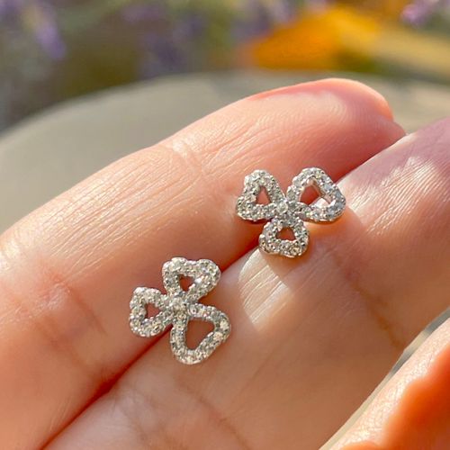 Brinco Flor Cravejada Vazada Prata 925