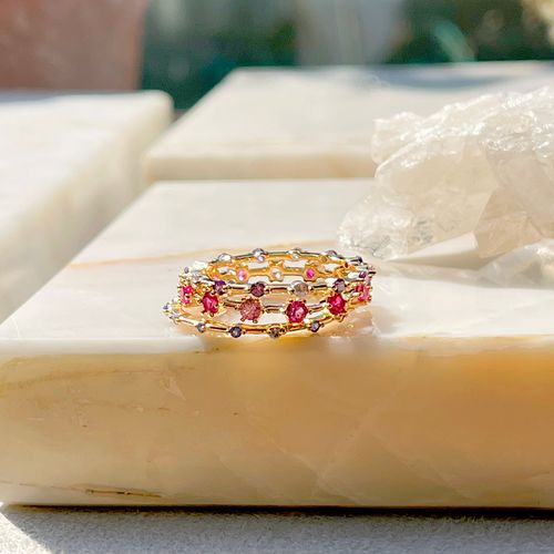 Anel Cravejado Trio Cristal Turmalina Rosa Banho de Ouro 18K aro16
