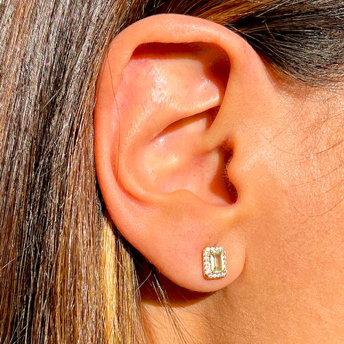 Brinco retângulo pequeno cristal ametista verde zircônia branca banho de ouro 18k