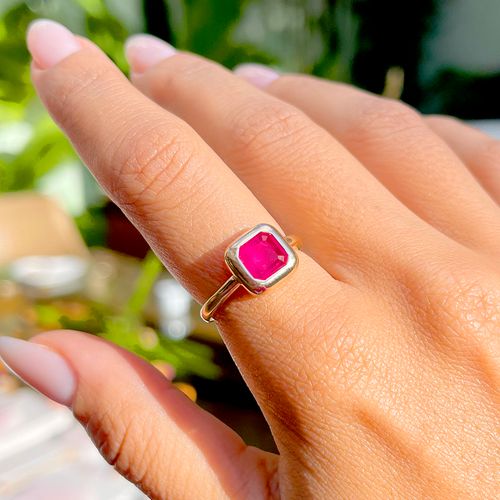 Anel Quadrado Fusion Turmalina Rosa Banho de Ouro 18K aro 14