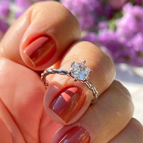 Anel Ponto de Luz Cravação com Garras 6mm Zircônia Branca Prata 925 aro 14