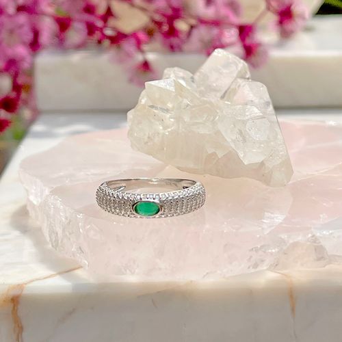 Anel Fusion Esmeralda Oval Com Cravação Pavê aro 17