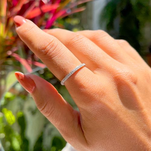 Anel zirconia branca quadradinhos trilho aro 22
