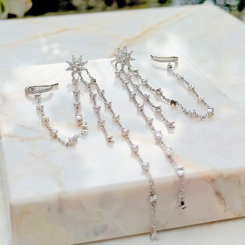 Brinco ear chain flor banho de ródio branco