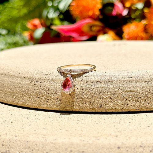 Anel gota pendurada cristal turmalina rosa banho de ouro 18k (promoção 50%)