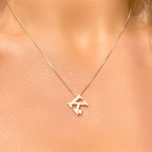 Colar letra k zircônia branca banho de ouro 18k