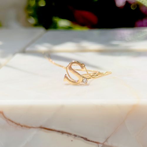 Colar letra s zircônia branca banho de ouro 18k
