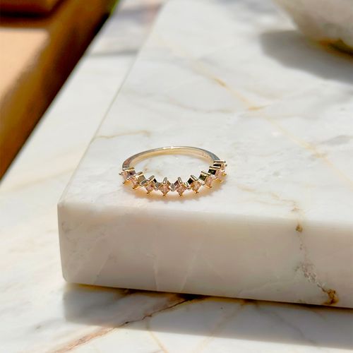 Meia-aliança cristal citrino banho de ouro 18k