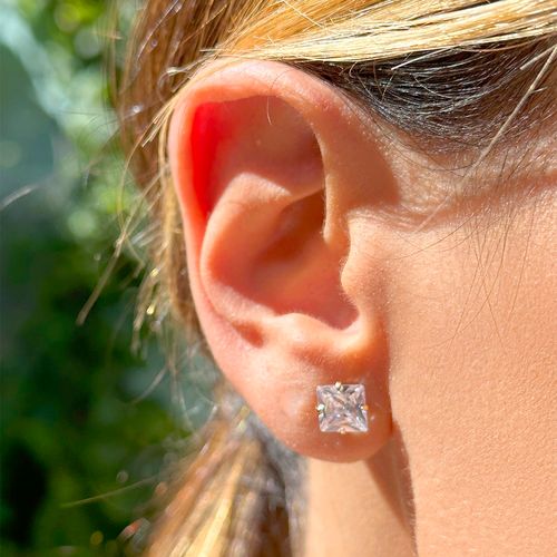 Brinco quadrado zircônia branca 7 mm banho de ouro 18k