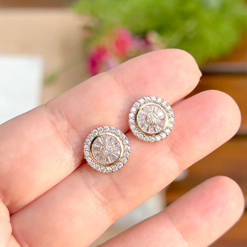 Brinco pizza zircônia branca tamanho médio banho de ouro 18k