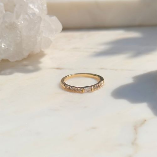 Anel cravejado retângulo de zircônia branca banho de ouro 18k nano gold