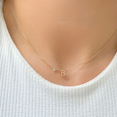 Colar letra b zircônia branca 45cm banho de ouro 18k
