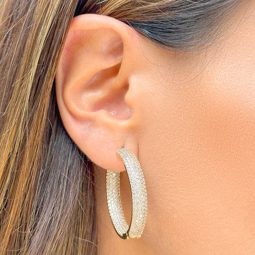 Brinco argola grande linhas zircônias brancas banho de ouro 18k nano gold
