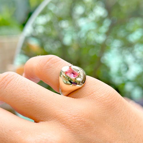 Anel dedo mínimo (mindinho) cristal turmalina rosa banho de ouro 18k