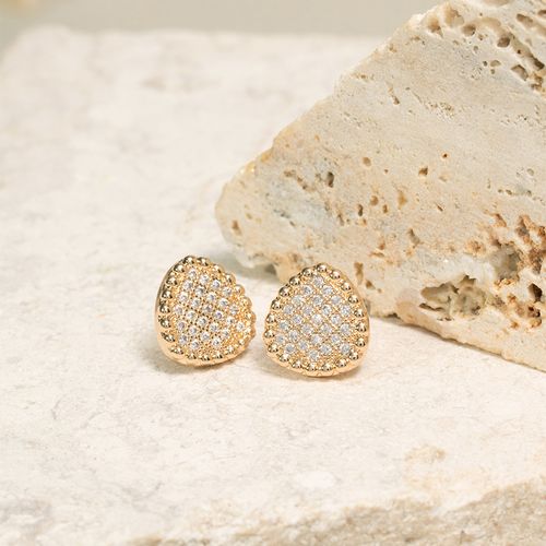 Brinco cravejado pontos de zircônias brancas banho de ouro 18k