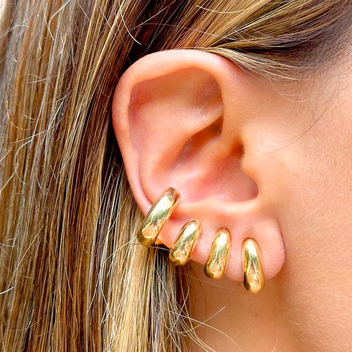Brinco liso garras banho de ouro 18k