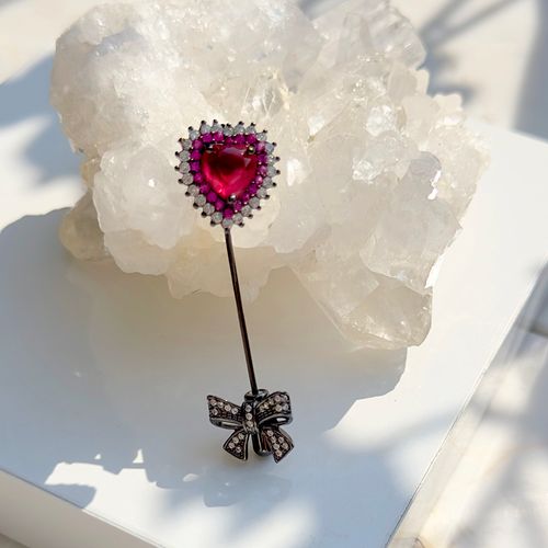 Broche cristal rubi coração com 2 bordas semijoia