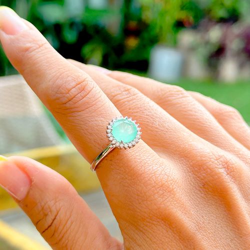 Anel fusion esmeralda colmbiana com cravação em garras prata 925 aro 18