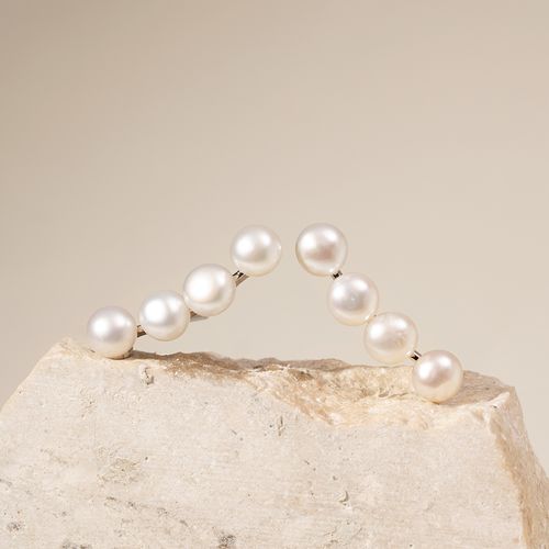 Brinco ear cuff pérola shell banho de ródio branco