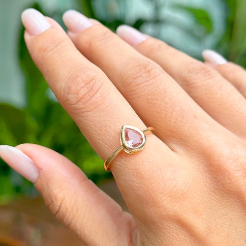 Anel gota cristal topázio fumê banho de ouro 18k
