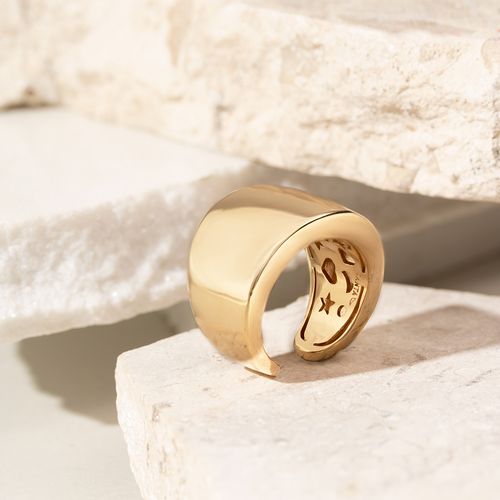 Anel liso abaulado fundo desenhado banho de ouro 18k