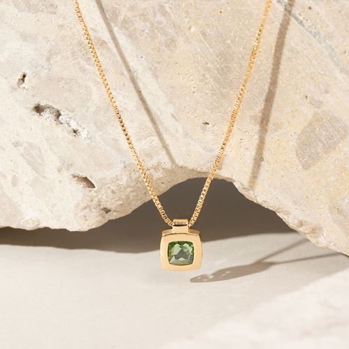 Colar quadrado cristal amestista verde cravação inglesa banho de ouro 18k 45cm