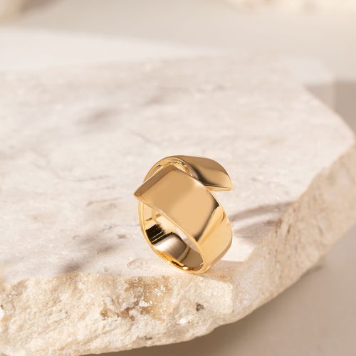 Anel nó liso banho de ouro 18k