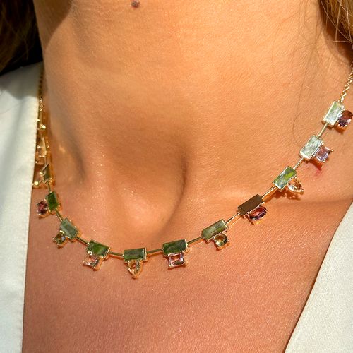 Colar formas Cristal Rodolita, Cristal Morganita, Cristal Peridoto e Placas Lisas Banho de Ouro 18k 50cm