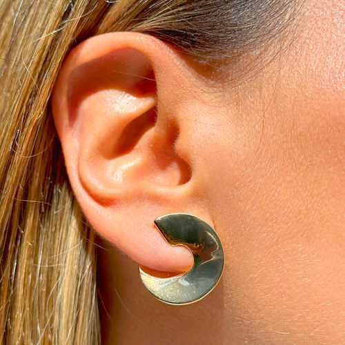 Brinco Liso Disco C Banho de Ouro 18k