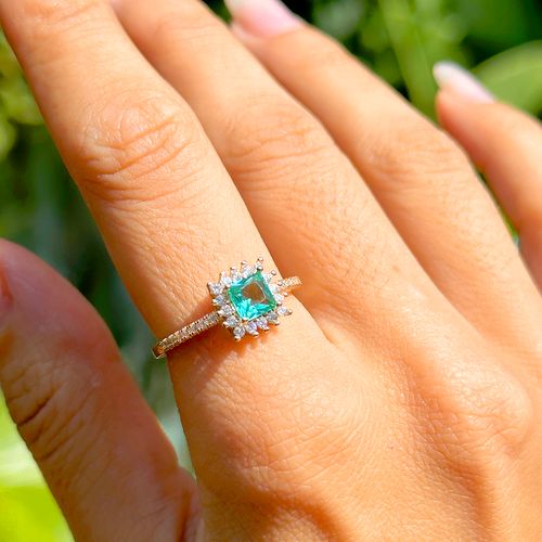 Anel Quadrado Cristal Paraíba Borda Cravejada de Zircônias Brancas Banho de Ouro 18k