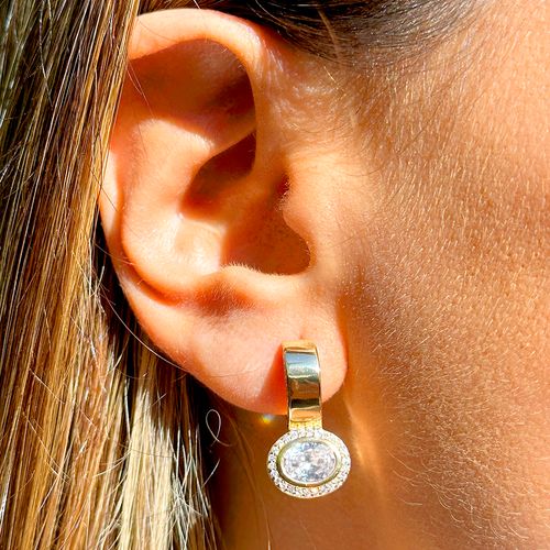 Brinco Argola Click Zircônia Branca Oval Cravejado - Banho de Ouro 18k