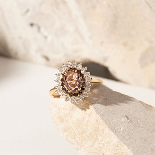 Anel Oval com Cristal Rodolita e Borda Cravejada com Zircônias Brancas e Chocolate - Banho de Ouro 18k