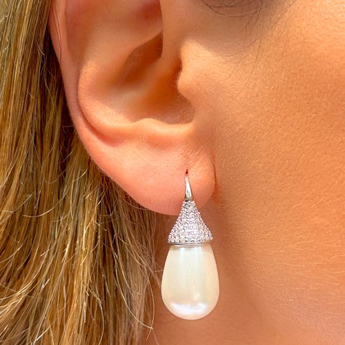 Brinco Argola Click Pêndulo de Pérola Shell - Banho de Ródio Branco