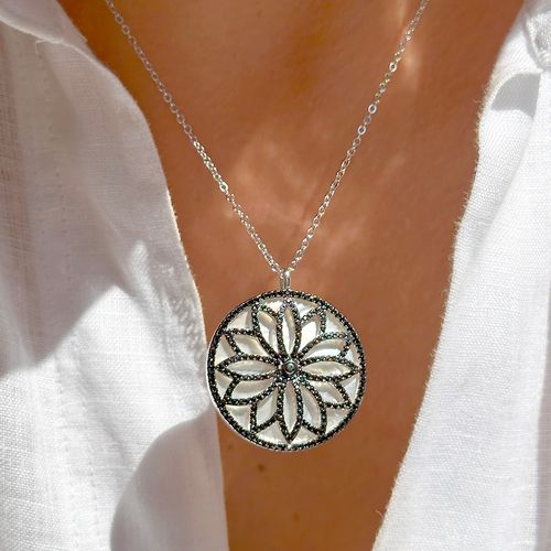 Colar Mandala de Zircônias Negras em Madrepérola - 50cm - Banho em Ródio Branco