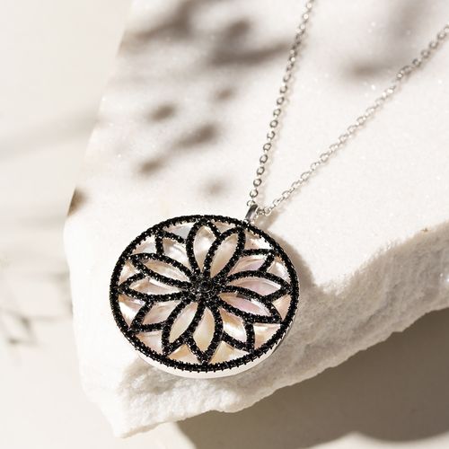 Colar Mandala de Zircônias Negras em Madrepérola - 50cm - Banho em Ródio Branco