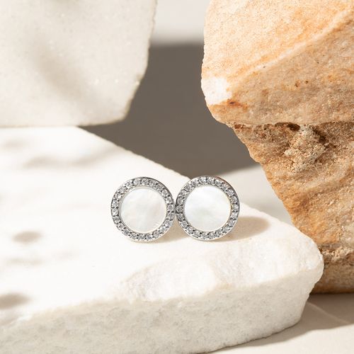 Brinco Madrepérola Redondo com Zircônias Brancas - Banho de Ródio Branco