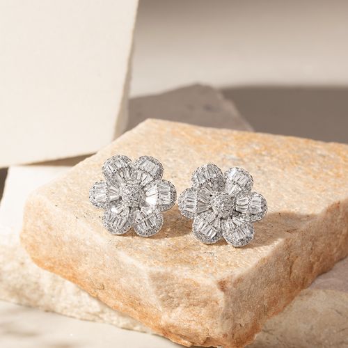 Brinco Flor com Zircônias Brancas Baguete - Prata 925