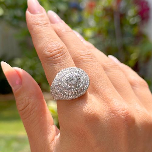 Anel Oval com Zircônias Brancas em Corte Baguete - Prata 925