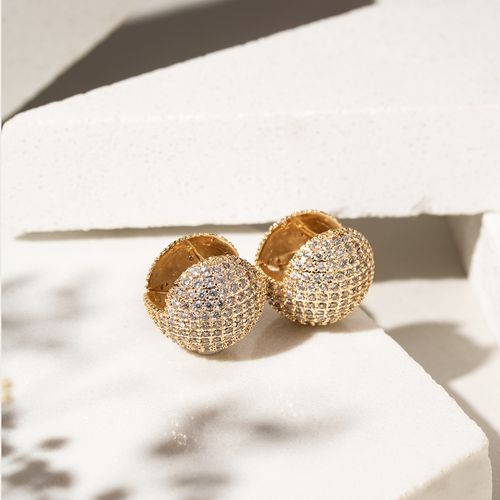 Brinco Globo Cravejado com Zircônias Brancas - Banho de Ouro 18k