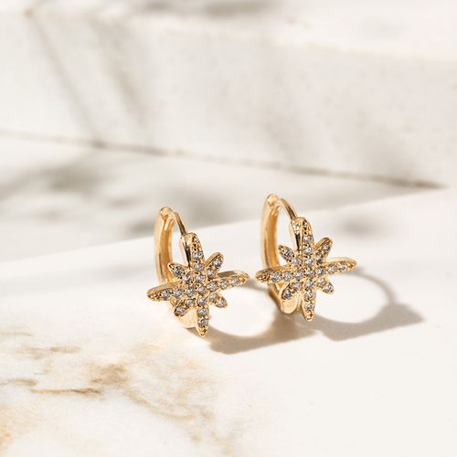 Brinco Argolinha com Estrela de 8 Pontas e Zircônias Brancas - Banho de Ouro 18k
