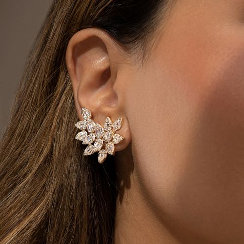 Brinco Ear Cuff com 14 Gotas de Zircônias Brancas Cravejadas de Baguetes - Banho de Ouro 18k