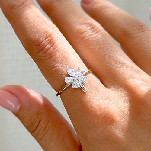 Anel Flor de Gotas Com Zircônias Brancas - Prata 925