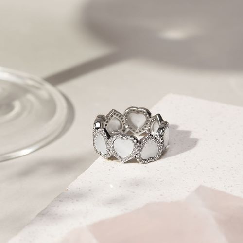 Anel Inteiro Corações Cravejado de Madrepérola com Zircônias Brancas - Banho de Ródio Branco