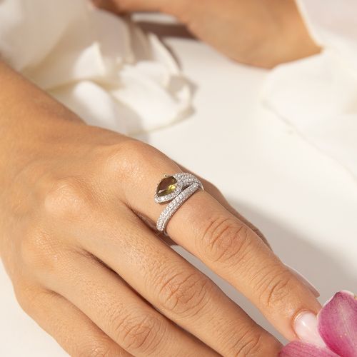 Anel Gota Bordada de Cristal Peridoto e Zircônias Brancas - Prata 925