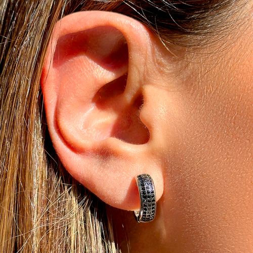 Brinco Argola 15mm Inteira Cravejada de Zircônias Negras e Zircônias Brancas - Prata 925