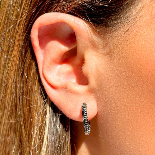 Brinco Argola 18mm Toda Cravejada de Zircônias Negras - Prata 925