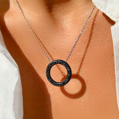 Conjunto Brinco e Colar Redondo Vazado Cravejado de Zircônias Negras 50cm - Banho de Ródio Branco